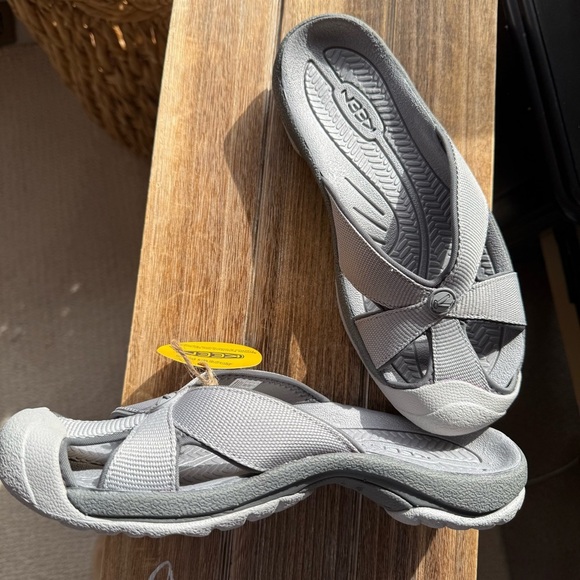 Keen Women's Bali Slide Sandal with Cross Strap Design and Cushioned Sole - Picture 16 of 17